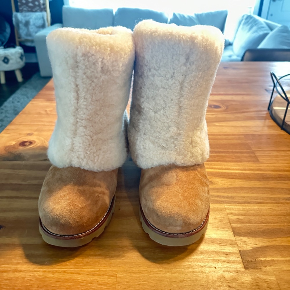 UGG Boots - Picture 2 of 4